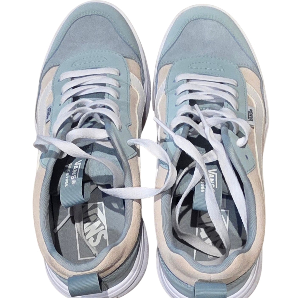 NWOT Light Blue And Off White Vans Ultra Grip Mens 7 Womens 8.5.